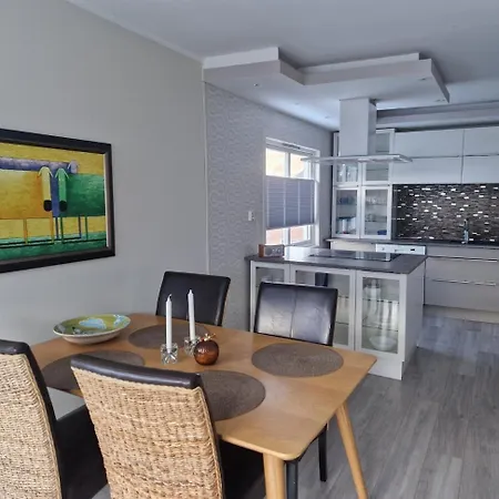 Central,free Parking And 10 Min Walk To Train Station דירה