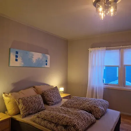 Central,free Parking And 10 Min Walk To Train Station * דראמן