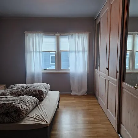 Διαμέρισμα Central,free Parking And 10 Min Walk To Train Station