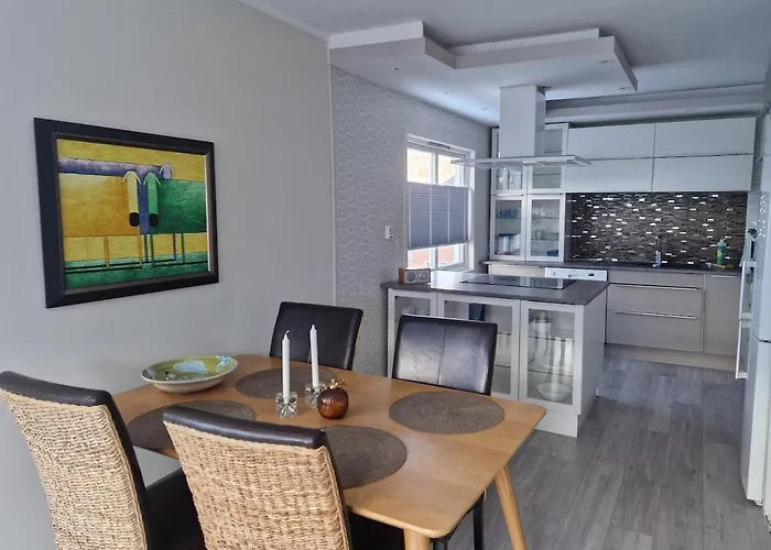 Central,free Parking And 10 Min Walk To Train Station דירה